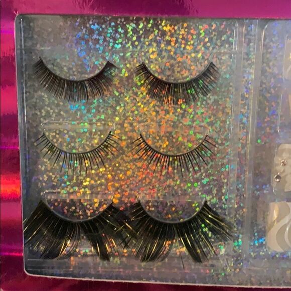 Eyelash  and nail set - Picture 2 of 4